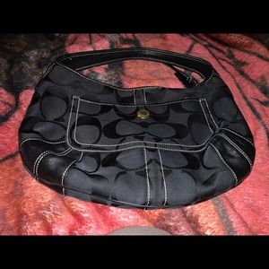 Coach pours in good clean condition